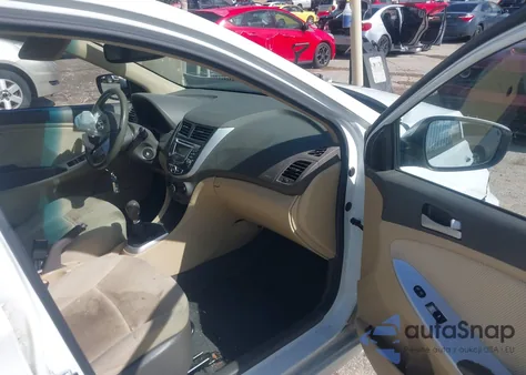 2013 Hyundai Accent Gls z USA, uszkodzony, nr VIN KMHCT4AE6DU437792